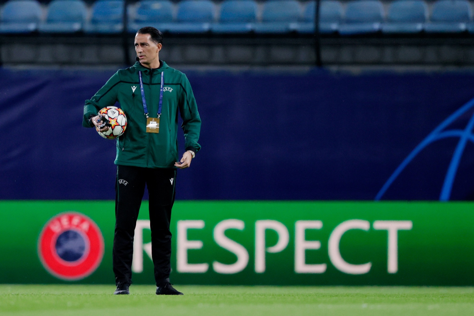 Serdar Gözübüyük with the match ball before kickoff